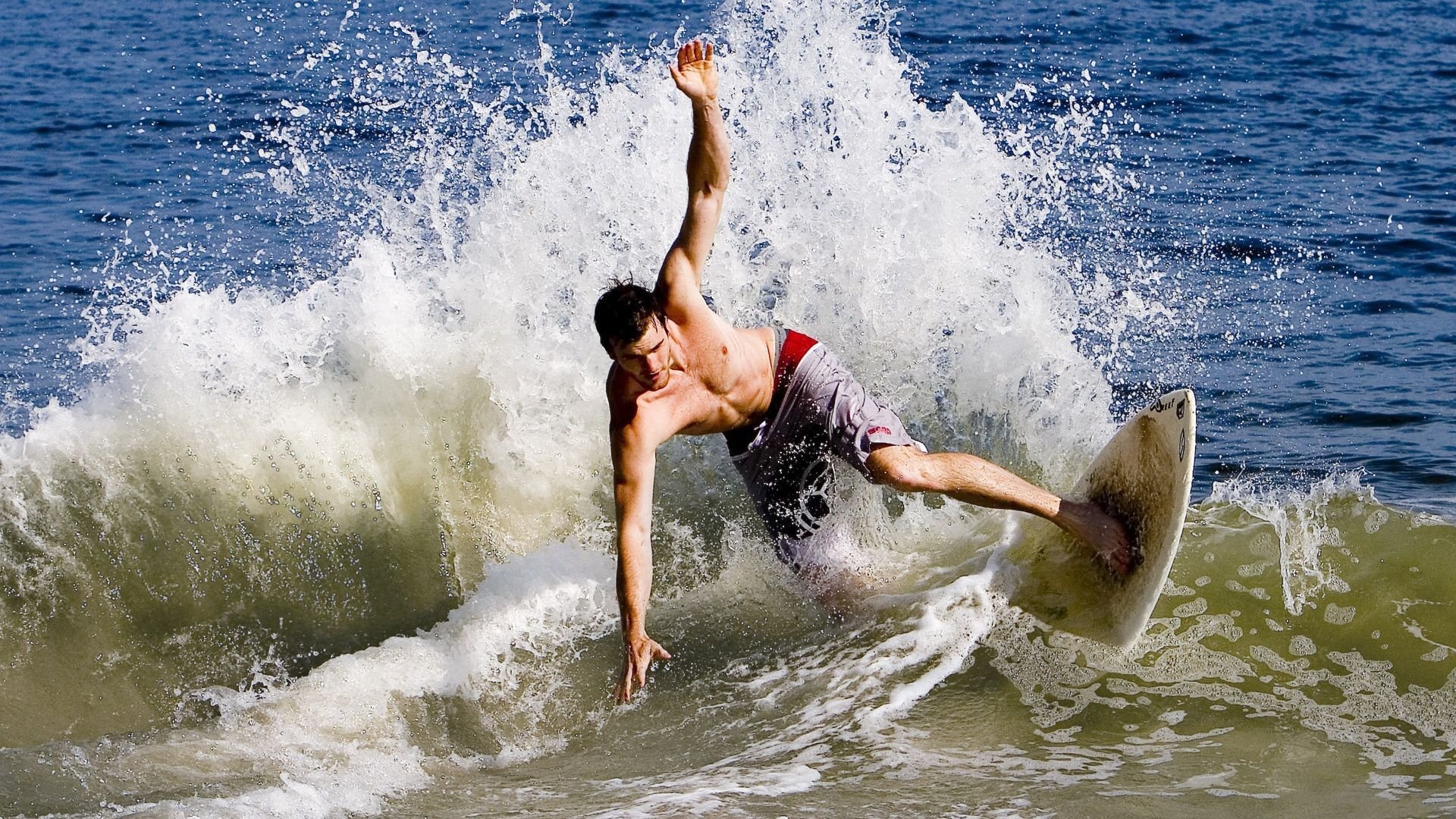 德约科维奇重要时刻出色发挥,瑞士队带队取胜!赢得满堂喝彩