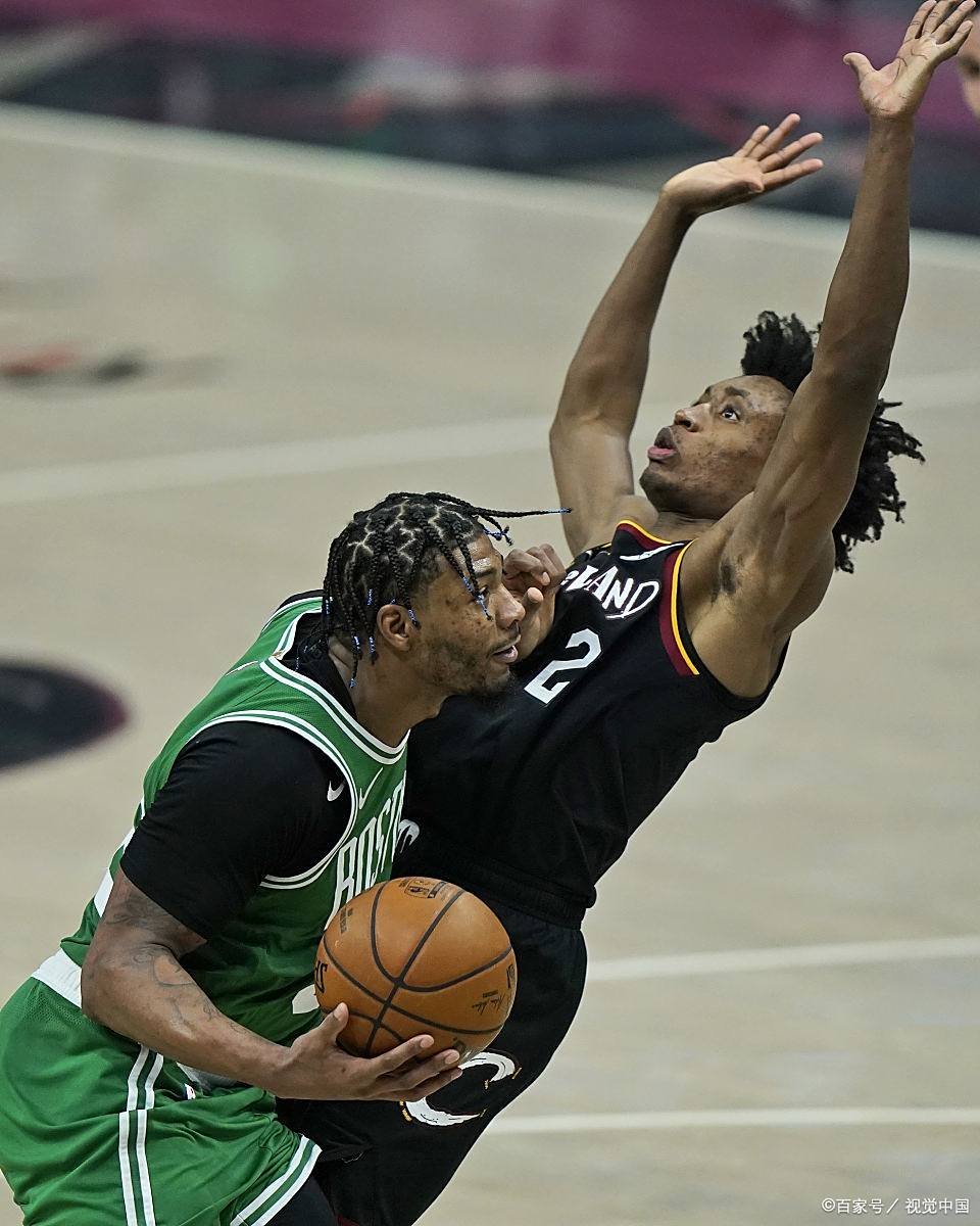 夏季联赛常规赛对决在即！波士顿凯尔特人演练定位球，波士顿凯尔特人密集防守应对(波士顿凯尔特人)